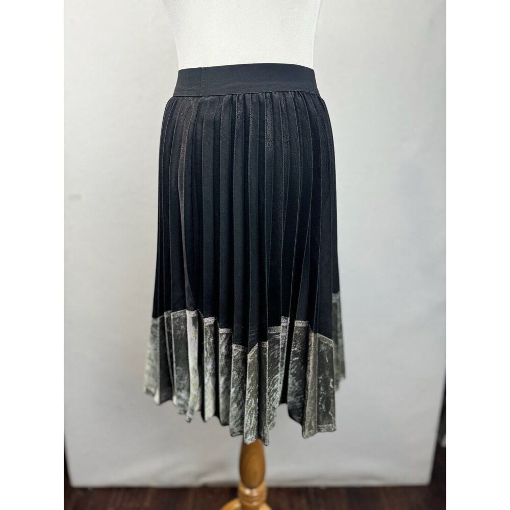 Angie Black Pleated Skirt Silver Metallic Trim Party NYE Fun Size Medium